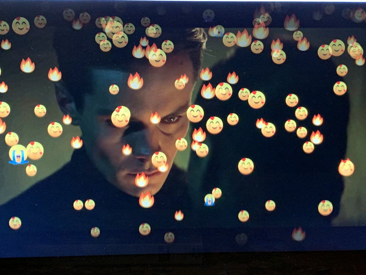 ScamanderDa's tweet photo. y’all are blocking the screen i can’t see anything 😭

#SOCspinoff #SixofCrowsSpinoff #ShadowAndBone https://t.co/zCiXssKRQy