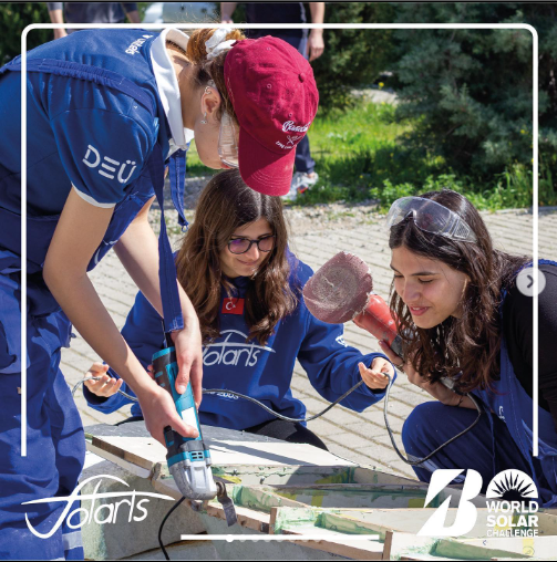 deumuhendislik's tweet photo. Bridgestone World Solar Challenge 2023 için çalışmalarına devam eden @universitemDEU @deumuhendislik öğrencilerimize başarılar dileriz.
@TeamSolaris
#SolarTeamSolaris #SolarTeam #SolarCar #SolarCarTeam #BWSC #BridgestoneWorldSolarChallenge #WSC #WorldSolarChallenge https://t.co/UnWmGVZ3ZH