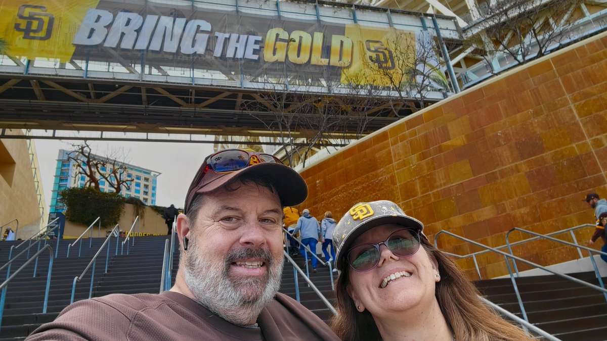jay_woolwine's tweet photo. #BringTheGold https://t.co/J14IgViGlW