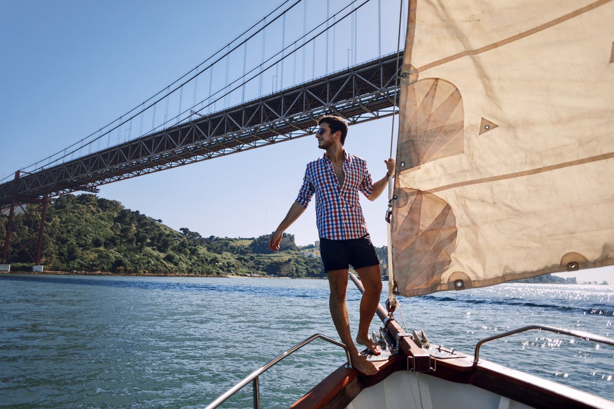 Our #Gay 🏳️‍🌈 Boat Sunset is about to sail! Be ready to enjoy the new season with beautiful sunsets 🌅, amazing views👀, good music 🎵and all you can drink 🍸with the best vibes the city of #Lisbon has to offer you. Will you join us? 😎 
#gay #gaylife
👉🏼thelatebirdslisbon.com