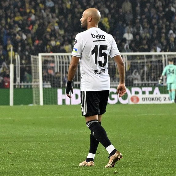 KADIKÖY'DE TEKTİ, ALAYINA YETTİ!