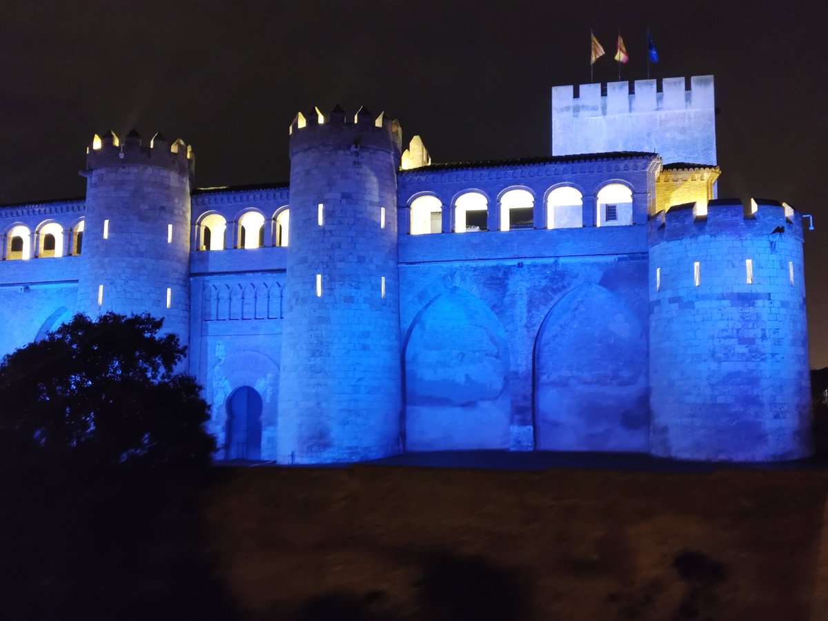 💙 El Palacio de la Aljafería se #IluminadeAzul en el #DíaMundialAutismo para promover la participación y la igualdad de oportunidades de las personas con #TEA y sus familias y construir una sociedad inclusiva.  

#Autismo ♾ #LlamémosloPorSuNombre #LIUB