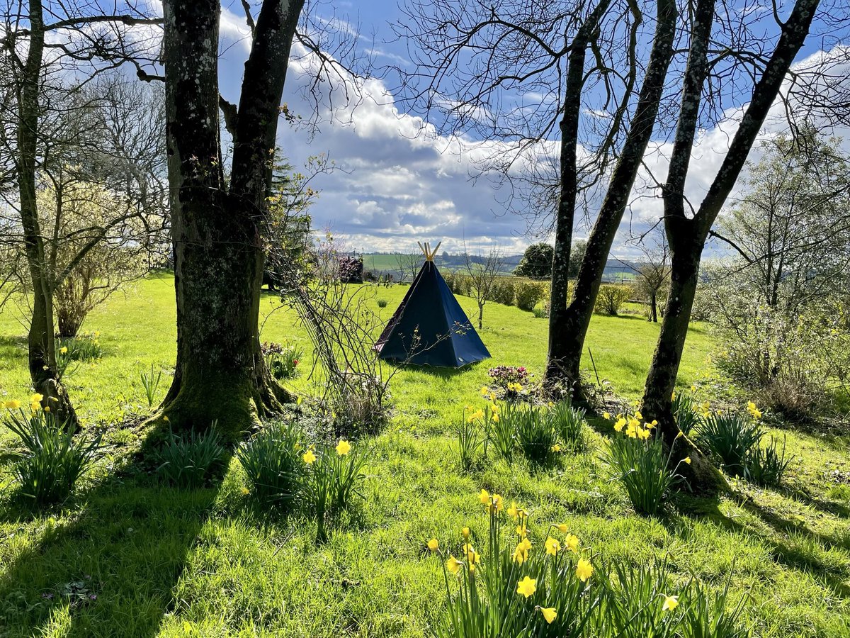 The suns coming out 🙌
Just in time for the Easter Holidays ☺️
TotsTipis are just perfect for outdoor fun 
3 sizes available 
Completely waterproof 
Lots of colours available 🌈 
#tipi #tent #childsgift #handmade #somerset