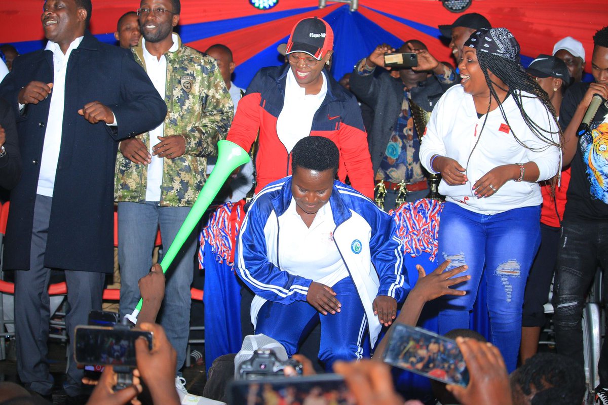 Senator Essy Okenyuri
Together with other Leaders Enjoy A Gusii Traditional dance.
During today's Super MP @renee_mayaka tournament Finals in Nyamira. 
Asante Sana Mheshimiwa Renee Mayaka for organising the tournament.
#SaveOurRivers 
#ClimateChangeAction