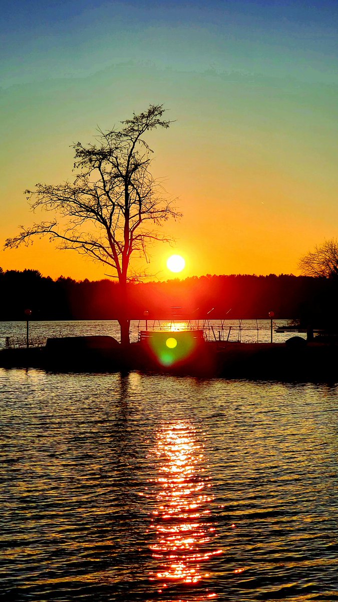 followcb's tweet photo. More #sundaysunsets love from #whitelakeny #sullivancatskills for @_sundaysunsets_ @RoarLoudTravel @MadHattersNYC @kellystilwell @BethelWoods #sunsetphotography #poeticsunsetescapes https://t.co/PwGqiLWUck