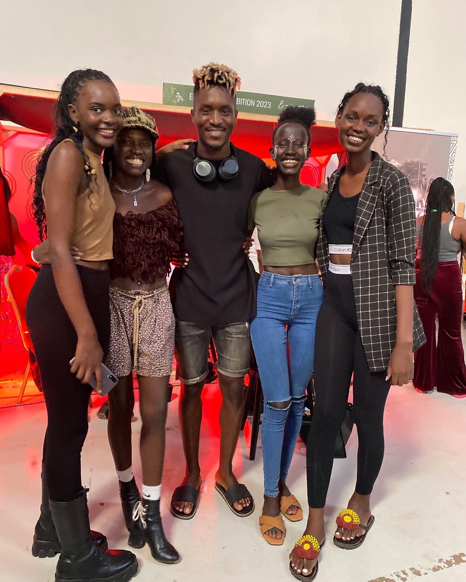 TheFwildVirgin's tweet photo. Day 2 at film 🎞 n makeup🖌exhibition, I Met Uncle @IamApass 🤗🥰 https://t.co/WRtV44oSaB