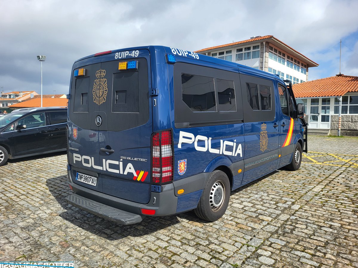 GaliciaSpotter's tweet photo. Mercedes-Benz Sprinter perteneciente a la Unidad de Intervención Policial de la Policía Nacional.
#cnp #091policia #112galicia #emergency #emergencia #uip #viii #policianacional #police #sprinter #mercedes #galicia #protect #BlueLights #veblinter https://t.co/JTm2EpgjDU