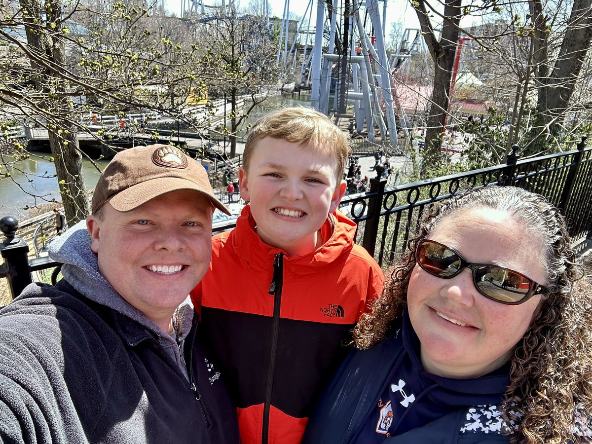 DonaherTerry's tweet photo. Family fun and smiling faces at @Hersheypark #hershey #hersheypark #sweetestplaceonearth https://t.co/0RVSFoCLYq