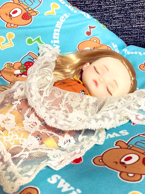 夜中のお人形pipitomの寝てる子寝子ちゃん。寝てる。きゃわ!今度アイマスク作ったろか。 