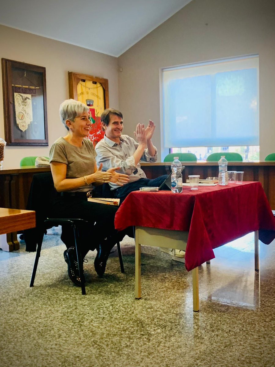 Qui sono nella capitale della "nocciola tonda gentile delle Langhe", Cortemilia insieme a Annalisa Beccuti della libreria Liberi Tutti. Sabato abbiamo presentato "Innamorato" e c'era un sacco di gente, grazie!