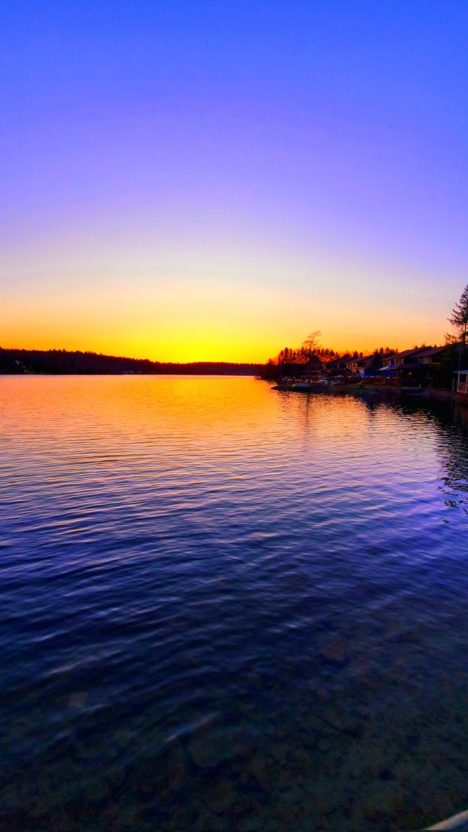 followcb's tweet photo. A touch of serenity sparked with a lil magic for #sundaysunsets from #whitelakeny #sullivancatskills for @_sundaysunsets_ @MadHattersNYC @kellystilwell @RoarLoudTravel @BethelWoods #poeticsunsetescapes <<<==== Please follow on @facebook &amp; @instagram https://t.co/m4v5HYi0VE