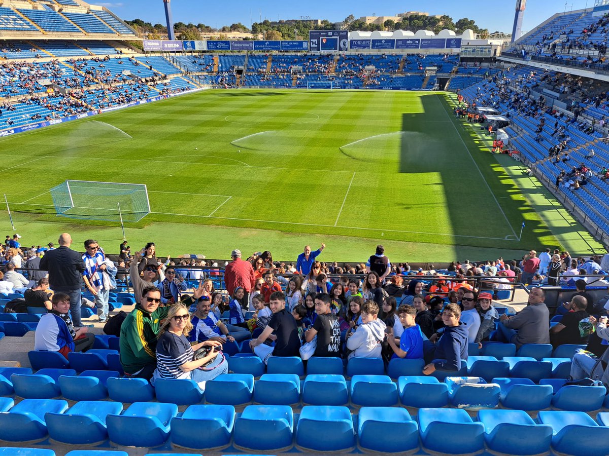 AmpaJoaquin's tweet image. Hui jornada al Rico Pérez!!! 45 xiquets i xiquetes de l’escola han assistit al partit del @cfhercules . Ho han passat genial i han animat molt 🤍💙 #ampasorolla #futbol #hercules #alacant
