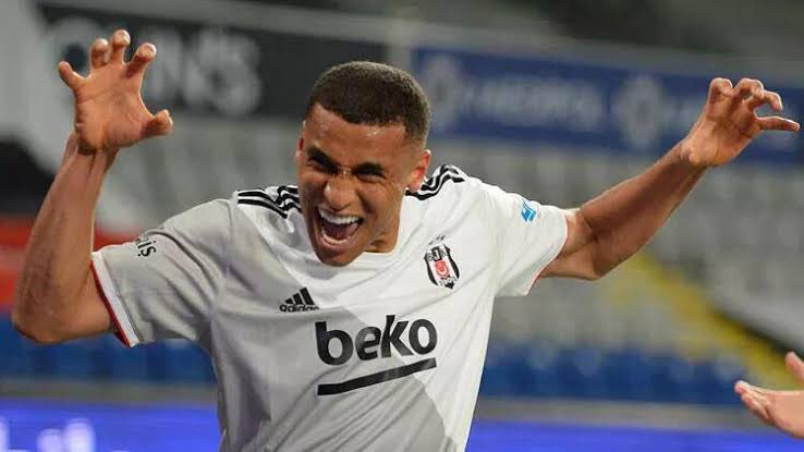 Her ne kadar Redmond ya da Cenk Tosun maçın adımı gibi görünse de hiç şüphesiz Kadıköy’deki 4 gollü galibiyetin anahtarı Welinton’dur. 10 kişi kalmadan feneri 4’leyemezdik orda. #FBvBJK