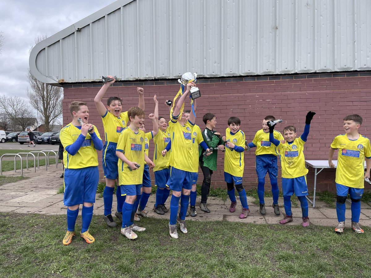 carolyn30476026's tweet photo. Marina Sands U12 junior league winners! Congratulations to all the boys 👏👏👏@BootleJFL @JfcSands https://t.co/fpUTZVyyju