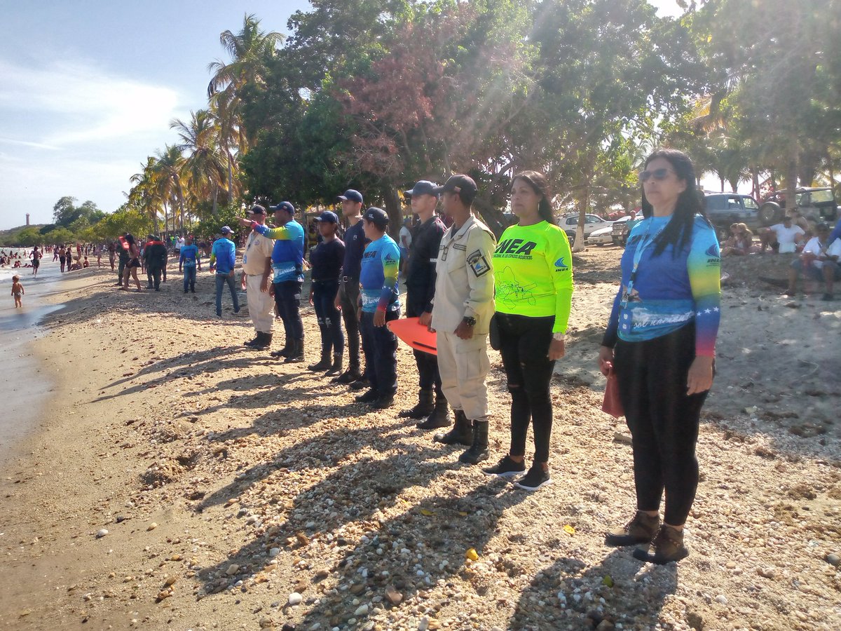 Capiptoguiria1's tweet photo. Funcionarios de la Capitania de Puerto Guiria, realizan recorrido y charla de conciencia Acuática 
#Semana Santa Segura 2023
#Comprometido con la Venezuela Azul https://t.co/1Cci2b1v2a