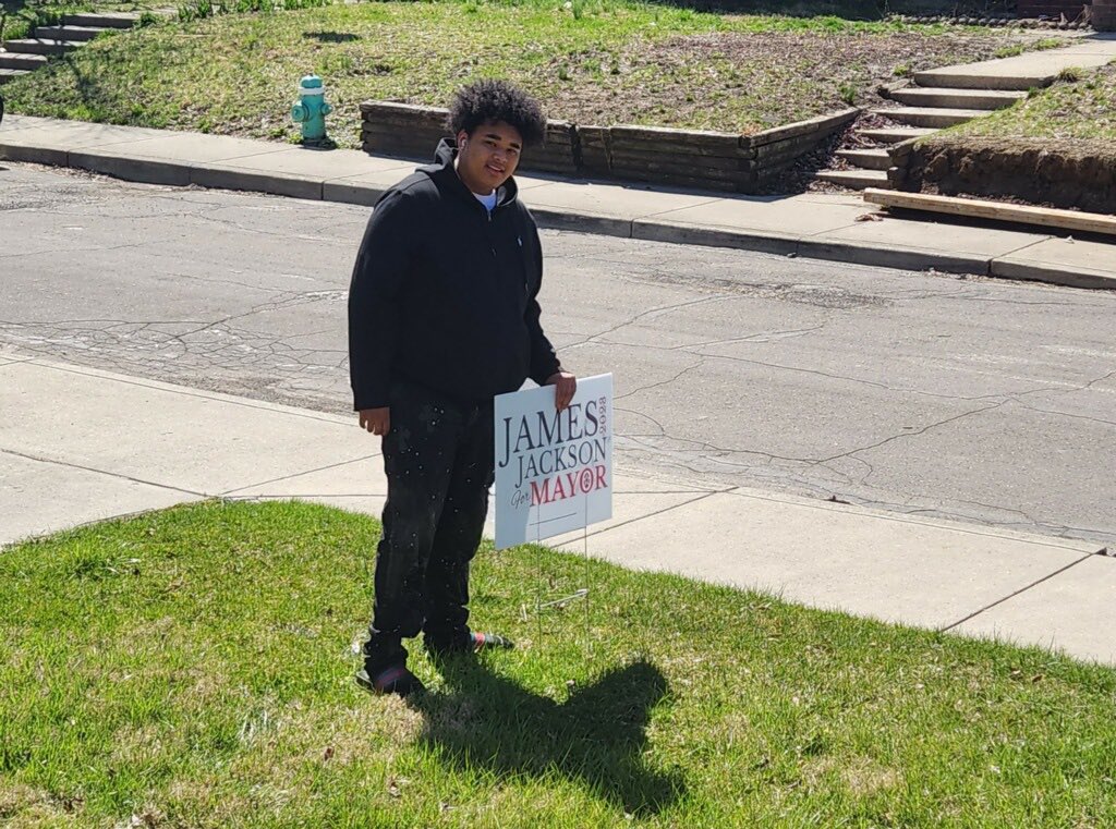 JamesWJackson53's tweet photo. Even young people choose J. Jackson 😁 #path2peace #Indianapolis https://t.co/Joe4mDVCbS