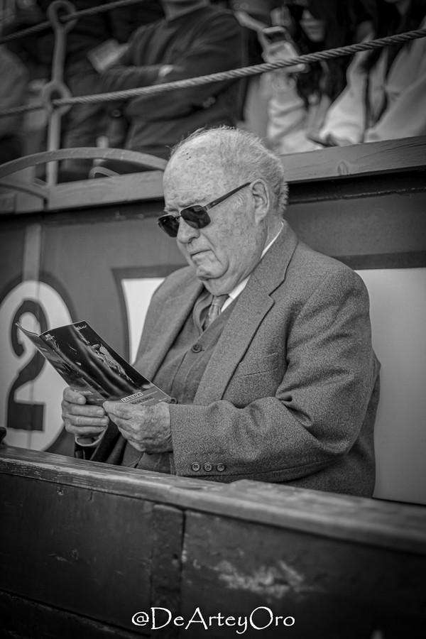 burladerotv's tweet photo. FESTEJOS.- Retratos del Domingo de Ramos en Madrid #LasVentas @LasVentas #DomingoDeRamos #Cuadri #Pallares @EsauFernandez @DeTorresAdrian @GomezdelPilar @Lucasgut0512 @dearteyoro https://t.co/RFVmnsai1K https://t.co/qFnxWQIY1V