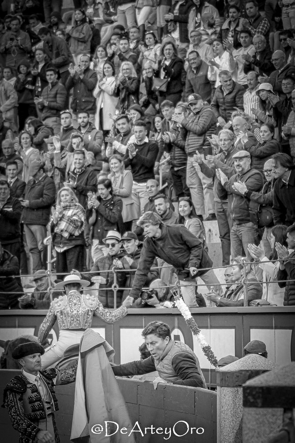 FESTEJOS.- Retratos del Domingo de Ramos en Madrid #LasVentas <a href="/LasVentas/">Plaza de Las Ventas</a> #DomingoDeRamos #Cuadri #Pallares <a href="/EsauFernandez/">Esaú Fernández</a> <a href="/DeTorresAdrian/">𝐀𝐃𝐑𝐈Á𝐍 𝐃𝐄 𝐓𝐎𝐑𝐑𝐄𝐒</a> <a href="/GomezdelPilar/">Gómez del Pilar</a> <a href="/Lucasgut0512/">Lucas Gutiérrez</a> <a href="/dearteyoro/">De Arte Y Oro</a> burladero.tv/actualidad/202…