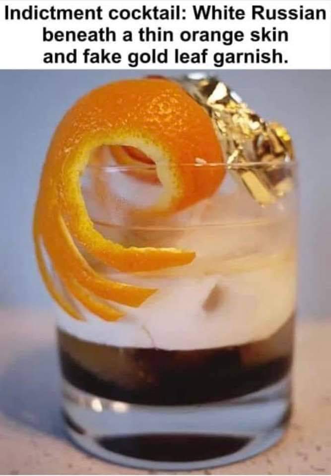 #Arrestmas party drink recipe -
The Indictment Cocktail 🍹:

👉 A White Russian 
     - 2oz @KetelOne vodka
     - 1oz @Kahlua or coffee liqueur
     - a slash of heavy cream
     - add ice
👉 Serve under a thin orange 🍊 skin
👉 Add a fake gold leaf garnish 🪙

#TrumpIndictment