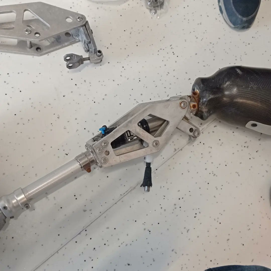 mobilab66's tweet photo. hackathon handisport: 1er jet d'un modéle 3D de prothèse de genou avec amortisseur VTT. Phase 1: modéliser l'existant home made. Phase 2: optimisation. Objectif: usinage Cnc, et partage opensource avec la communauté des personnes en situation de handicap. Créé sur #onshape 😉 https://t.co/Ve2zu3bI0A