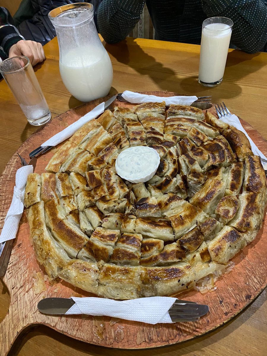 erhansanlii's tweet photo. Haydi buyurun. Boşnak böreğine 🌙 https://t.co/kTFWBIYIer