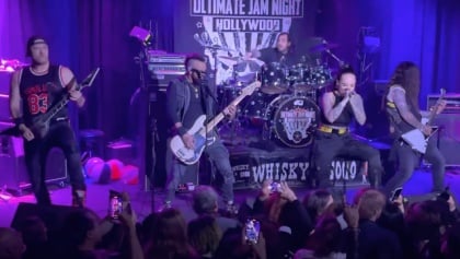 planetsixstring's tweet photo. Watch: JINJER's TATIANA SHMAYLUK Joined By VIO-LENCE, BAD WOLVES Members For Cover Of LAMB OF GOD's 'Laid To Rest' - https://t.co/J1xxl7CAXH - #guitar #music - 
Vocalist Tatiana Shmailyuk of Ukrainian modern metal frontrunners JINJER was joined by guitarists Phil Demmel (VIO-... https://t.co/WpZfND7Izi