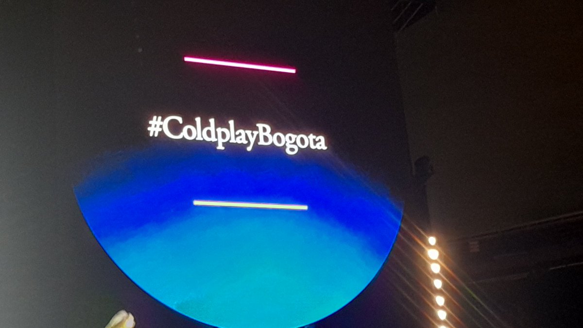 mariame28759762's tweet image. Dos en mi mundo de conciertos. #U2thejoshuatree2017 y #coldplaybogota2022