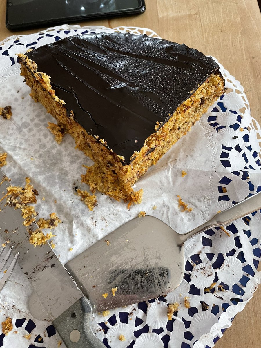 daddy_gentleman's tweet image. We had a very early lunch because of our second golf lesson which began at 12:00 noon. I enjoyed a steamed chicken leg, potatoes and vegetables. 
After the “effort” we are now enjoying a piece of selfmade  carrots cake and some tea.
Enjoy your Sunday! 
#GolfLessons #GolfTraining