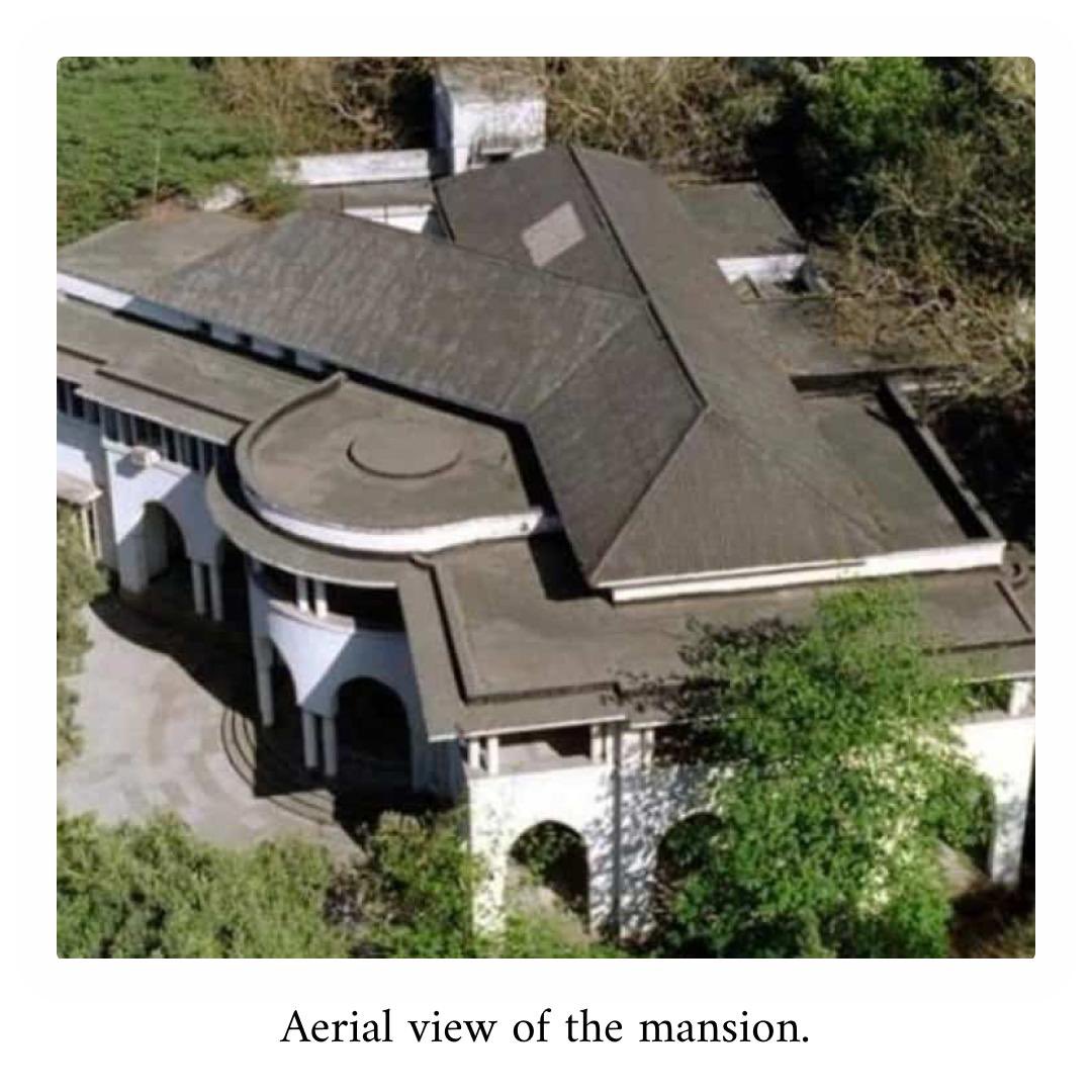 twine_co's tweet photo. The mansion has seen love, politics and most significantly, change- but now it lies vacant by the seaside, awaiting an answer. https://t.co/Dd3Bu6pOAw