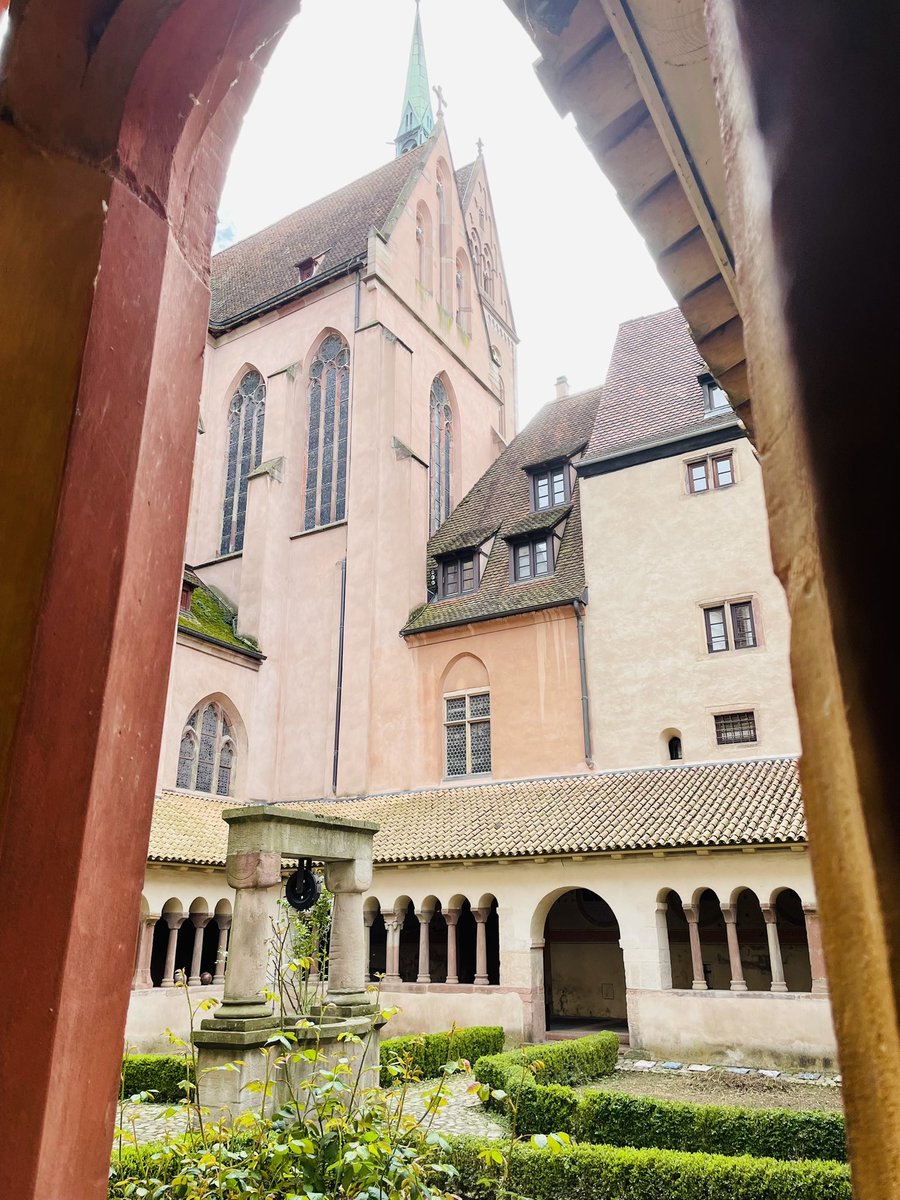 Balade douce et sereine du dimanche à <a href="/strasbourg/">Strasbourg.eu</a>  Toujours un plaisir de voir le cloître de Saint-Pierre le jeune 🤩 #Strasbourg #VisitStrasbourg  #Alsace #Church #eglise