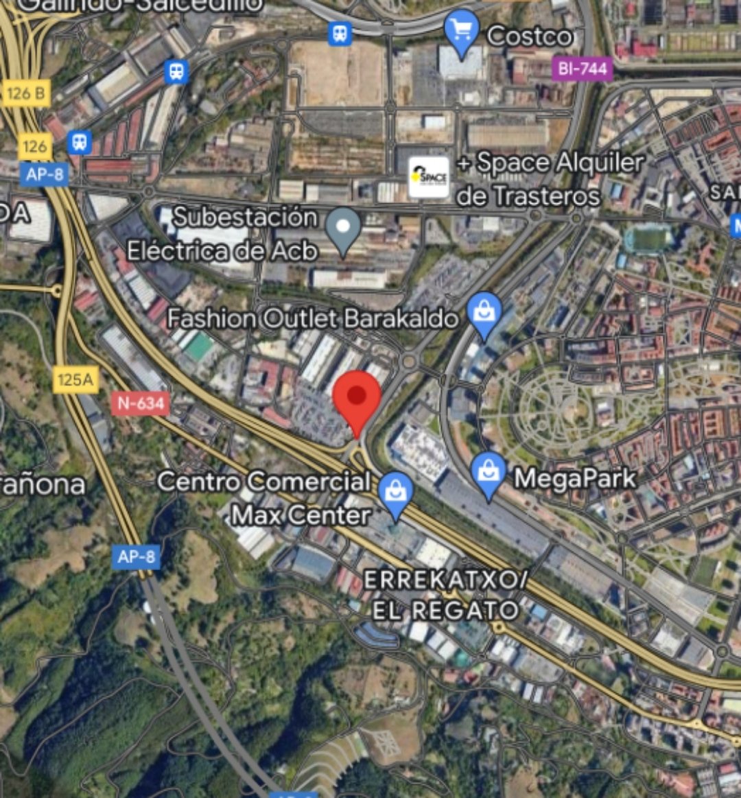 Accidente de tráfico Bi744 #Barakaldo #Bomberos en el lugar
Trafiko #Istripua…