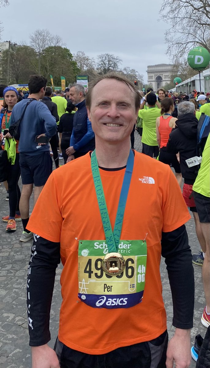 HenrikssonLu's tweet photo. Finisher! En qautre heures! #parismarathon 2023 https://t.co/2xGjcThtcW