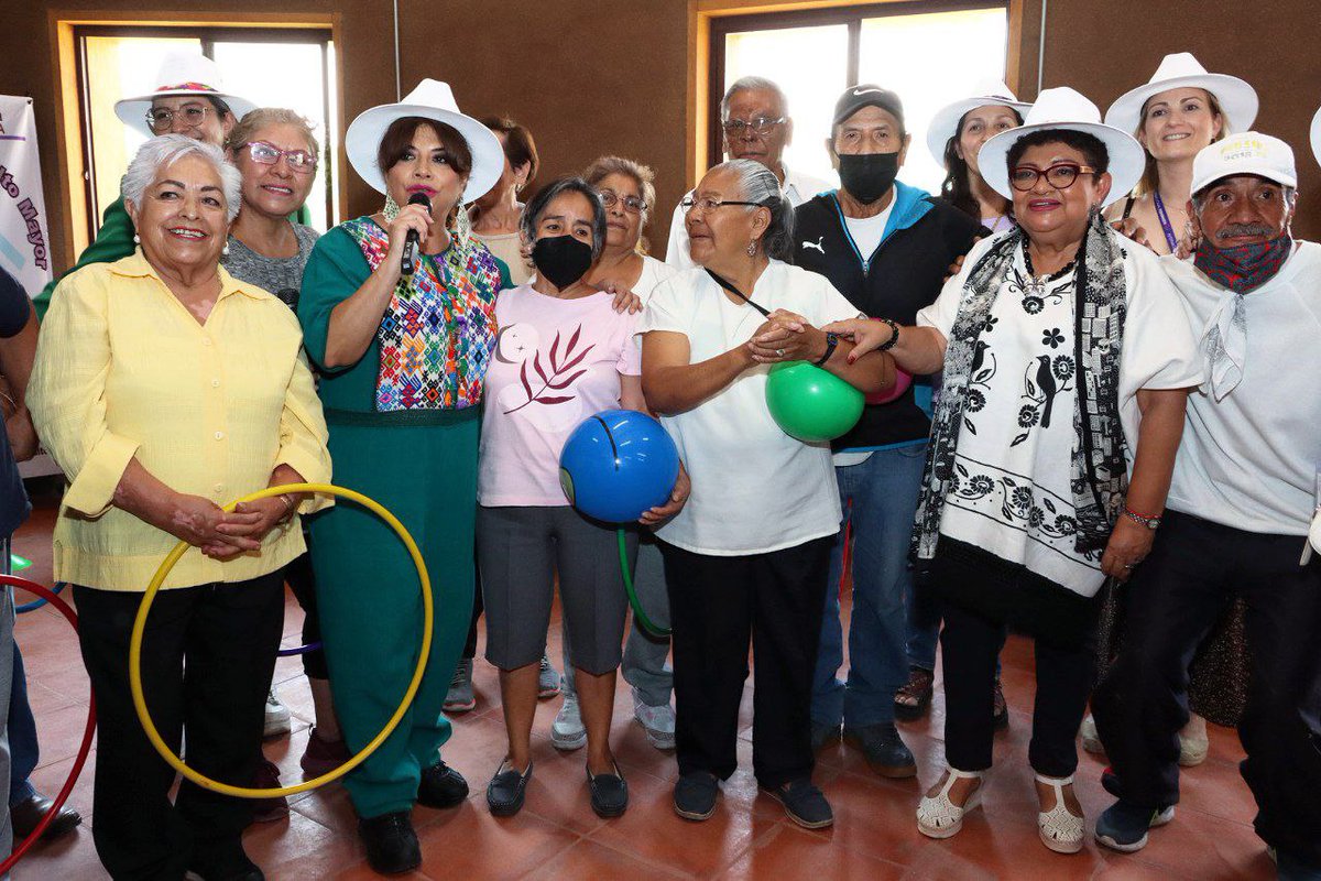 IreneMontero's tweet photo. Este fin de semana hemos podido conocer el centro comunitario Utopía de Iztapalapa en México. Los Utopía son territorio recuperado donde la ciudadanía encuentra un espacio de cuidados y cultura que cambia la mirada y trasforma desde lo local. Gracias por la acogida @ClaraBrugadaM https://t.co/Deiz8deC5L