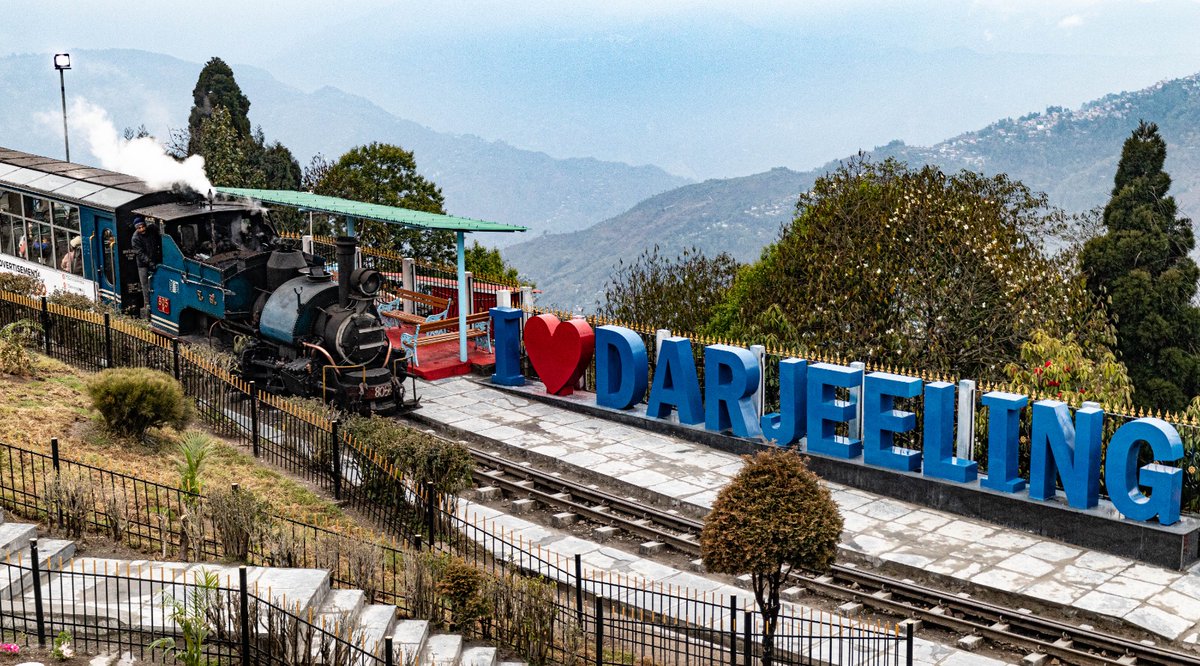 solo_pilot's tweet photo. Over 150 delegates from G-20 nations will visit Gorkha War Memorial at Batasia Loop, #Darjeeling tomorrow. @ilovedarjeeling @TheDarjChron @darjeelingtimes @JayantaGupta15 @ILoveSiliguri @KSBSectt @TourismBengal @tourismgoi @MamataOfficial @MEAIndia @ANI @PIB_India @PTI_News https://t.co/qlC7dWPwim