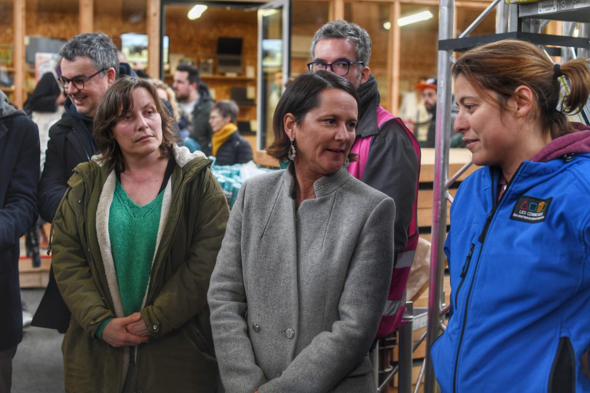 Nantes terre d’#ESS! Présente au Festival DeuxMains avec les @Ecossolies pour soutenir les acteurs qui œuvrent au #réemploi &amp; à la réduction des déchets. <a href="/NantesMetropole/">Nantes Métropole</a> soutient la filière du réemploi solidaire et travaille aux nouvelles formes d'accompagnement pour ce secteur.