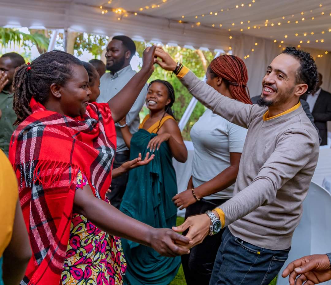 ndanastase's tweet photo. Volunteering creates an impact on the community. It allows you to connect to your community &amp;make it a better place. Pleased to attend #IST2 @CorpsAfricaRda  &amp;learn from amazing work my sister @RosyIgirimpuhwe &amp;other volunteers are doing for the community.
#ThisIsCorpsAfrica https://t.co/bLeJFLxJzN