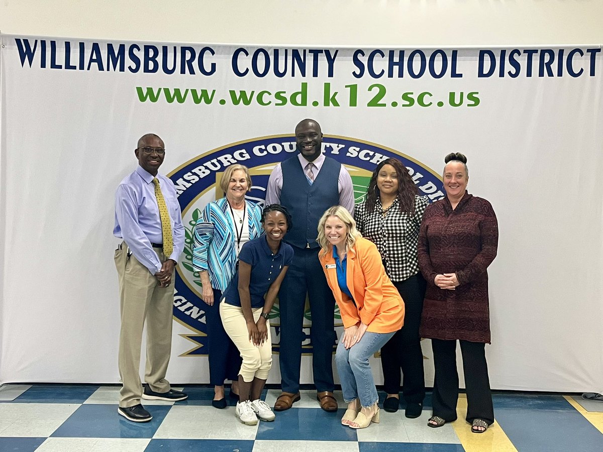 ThePracticalEdu's tweet photo. Has a blast visiting @EducationSC schools in Williamsburg and forming a plan for changing Math culture 💯@STMath @MIND_Research #math https://t.co/7G8nVFZjoi