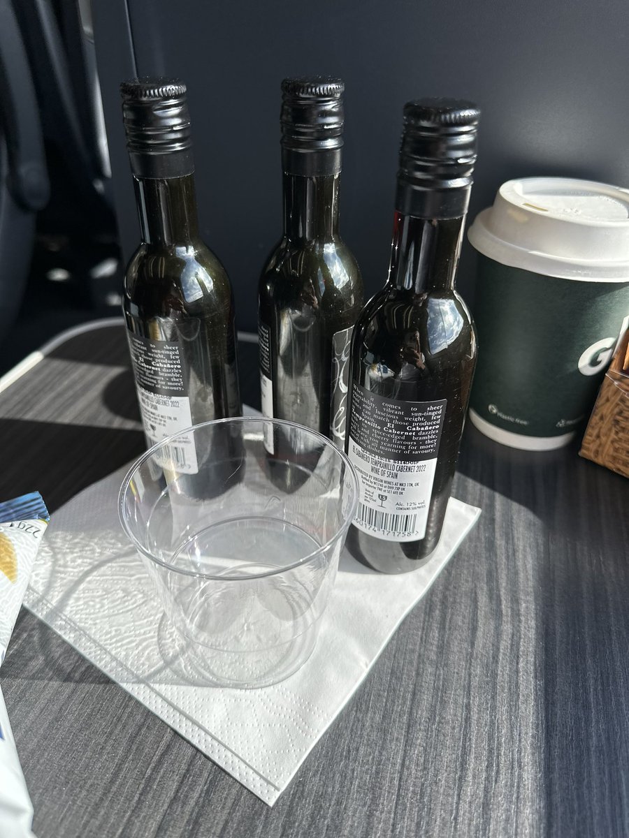 Little trip up to London for work. 4.5 hour train journey, on a Sunday, made better by first class and wine! 🚂