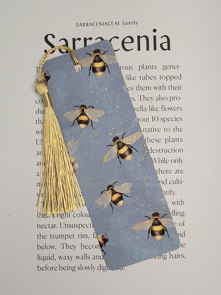 orahdesigns's tweet photo. Excited to share the latest addition to my #etsy shop: Bumble Bees Bookmark with Tassels https://t.co/0YlzW0igHL #blue #booklovergift #paperbookmarks #bookmarkgift #bookaccessories #bookmarker #stockingfiller #readinggifts #bookmarktassels https://t.co/K0PKdgVVBy
