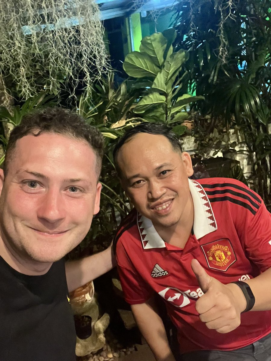 gleebo41's tweet image. Met a very nice guy in Thailand who Invited me to his house to watch his Man U vs my Newcastle. 

Football really is the global language 

#NEWMUN
