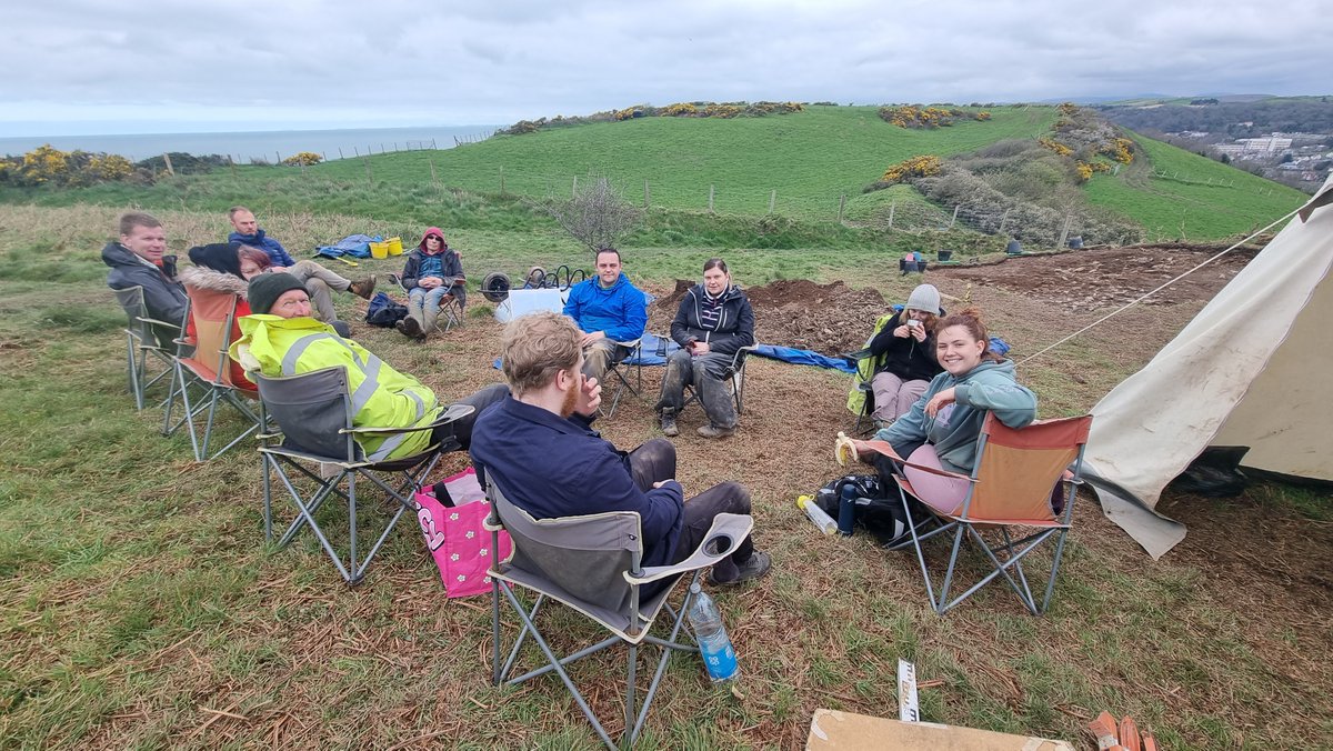Alan_yn_Aber's tweet image. Time for morning tea with the #archaeology crew at PenDinas #Hillfort, overlooking #Penparcau #Ceredigion views of @NTSnowdoniaLlyn
#DigPenDinas #IronAge 

@RamblersCymru @visitwales @CurrentArchaeo @JDaviesHeritage @HeritageFundUK @HeritageFundCYM @Toby_Driver1 @theAliceRoberts