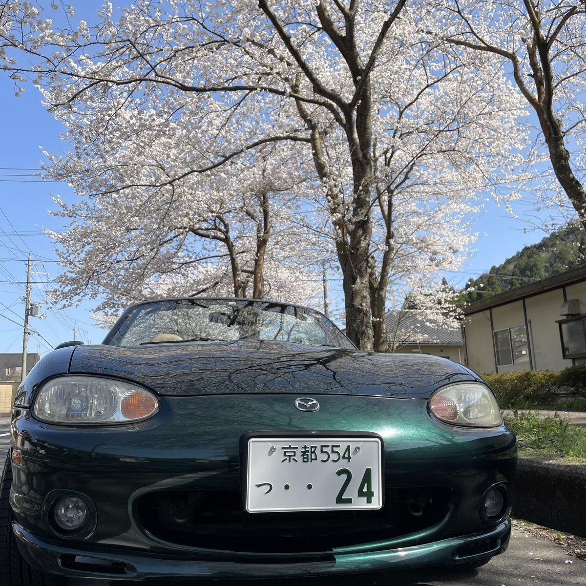 yuicho24's tweet photo. 名前 : ﾕｲ
性別 : 🚺
年齢 : 23
住み : 京都
愛車 : ロードスターNB8C
一言 : 知識はないけど、ｶｯｺｲｲ車はすきです。
           車に友達みたいに話しかける癖あり。
           色々教えてください🥺

#車乗りとして軽く自己紹介 
#車好きと繋がりたい https://t.co/w9ZJqYLlVm