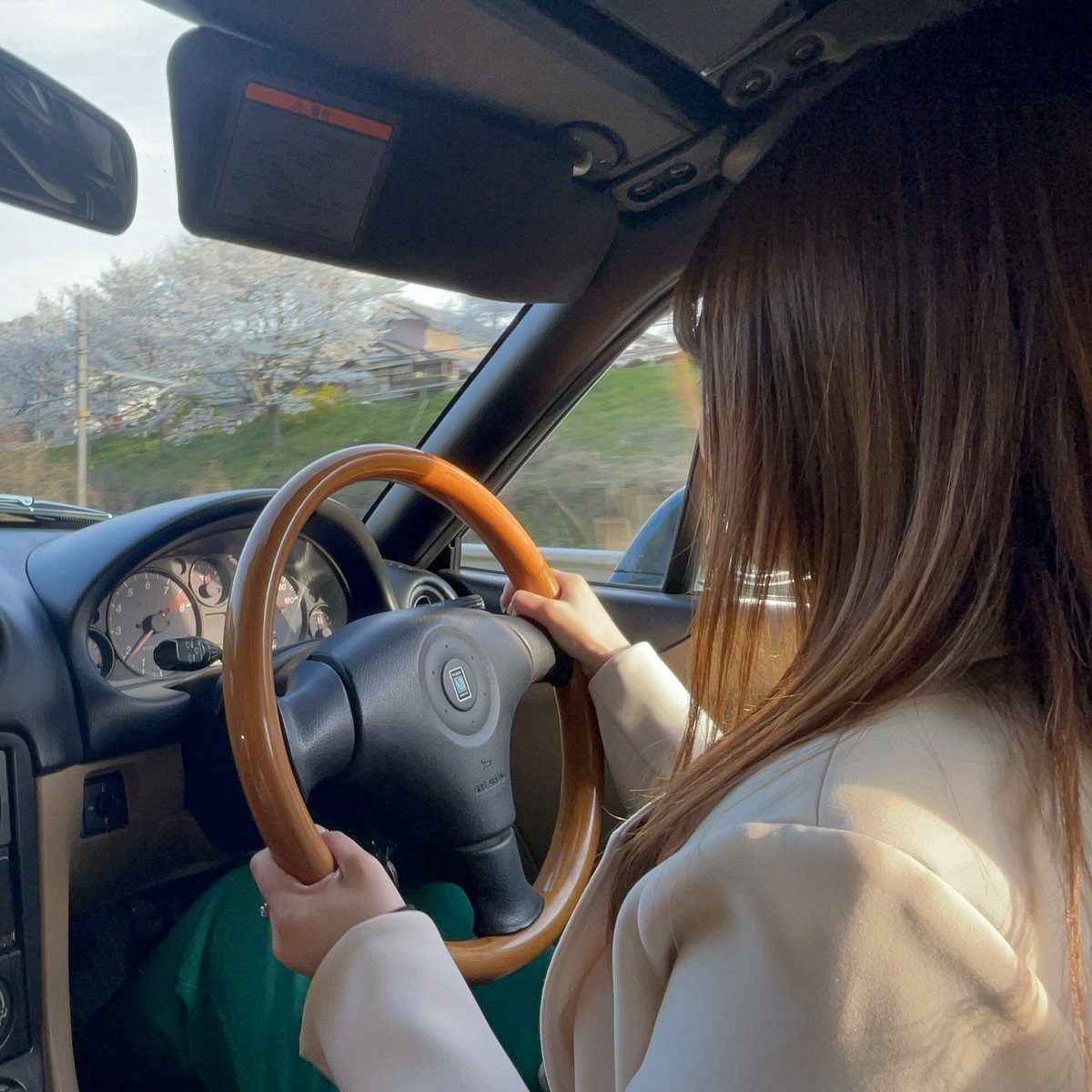 yuicho24's tweet photo. 名前 : ﾕｲ
性別 : 🚺
年齢 : 23
住み : 京都
愛車 : ロードスターNB8C
一言 : 知識はないけど、ｶｯｺｲｲ車はすきです。
           車に友達みたいに話しかける癖あり。
           色々教えてください🥺

#車乗りとして軽く自己紹介 
#車好きと繋がりたい https://t.co/w9ZJqYLlVm