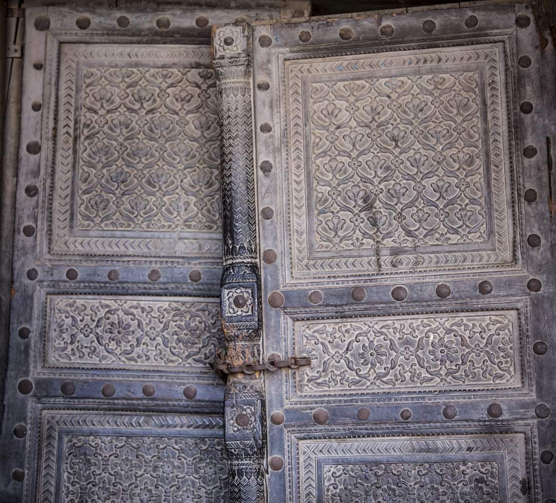 Shahiqila... Lahore
Carved wooden door Lahore Fort