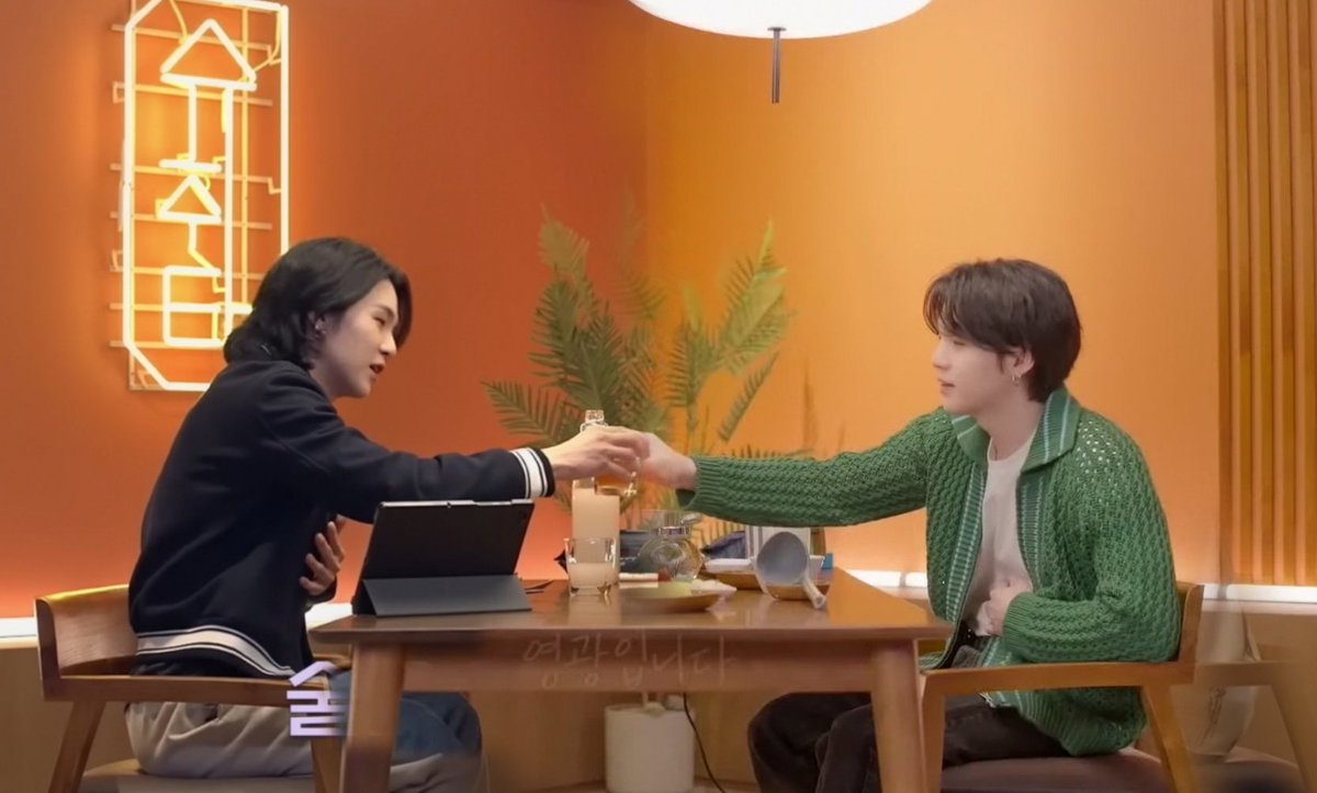 taebokkiii's tweet photo. Next Suchwita episode be like: https://t.co/cfraOqoeun