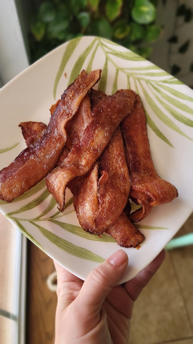 TheShalinaStacy's tweet photo. When the bacon gods smile upon you with crispy perfection. #baconislife #carnivoreforlife #meatheals #ketogenicathlete #ketosisandsunshine #sunrisesunshinesunsetrepeat #fatisfuel #sundayvibes https://t.co/gDriId5IJs