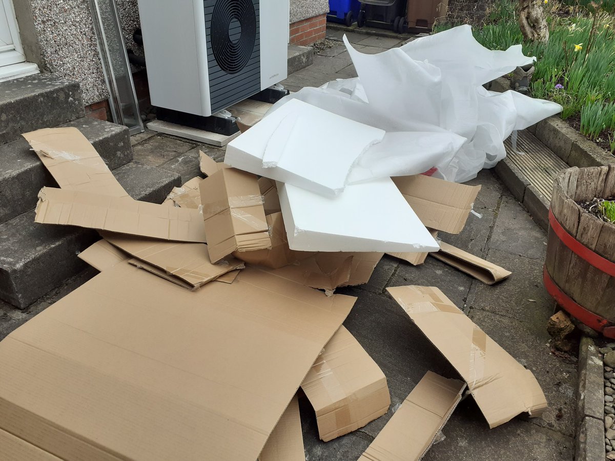 carbonchoicesuk's tweet photo. What a waste! Packaging that came with the delivery of my new 2 seat setee.
#CircularEconomy #zws https://t.co/mSb4zE2jh7