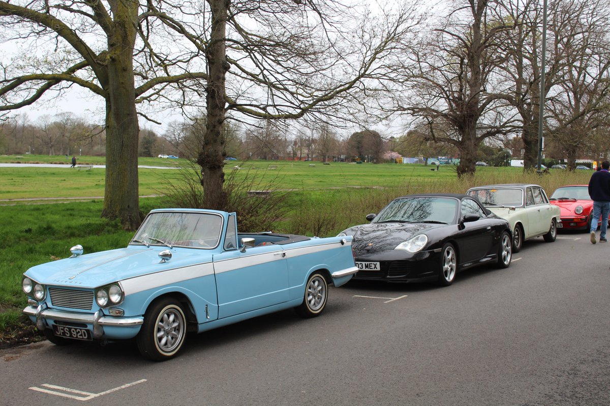 OctaneJames's tweet photo. Here are some Triumphs from this morning's #southsidehustle  Was great to see another 2000, a Mk2 man o/d with cool Nardi steering wheel. #southsidehustle #Wimbledoncommon #wackyracerscoffeeclub #londonclassics #classiccars #theyremeanttobedriven https://t.co/VTVUjI6G7e