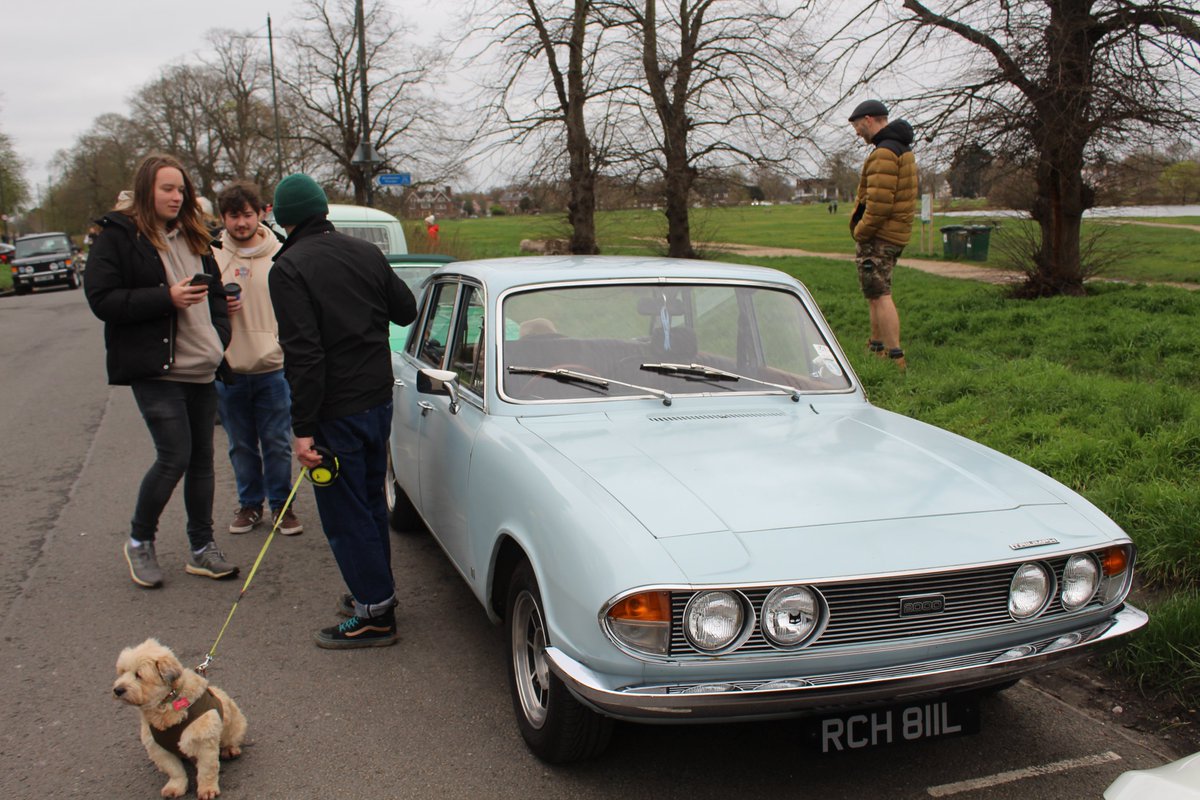 OctaneJames's tweet photo. Here are some Triumphs from this morning's #southsidehustle  Was great to see another 2000, a Mk2 man o/d with cool Nardi steering wheel. #southsidehustle #Wimbledoncommon #wackyracerscoffeeclub #londonclassics #classiccars #theyremeanttobedriven https://t.co/VTVUjI6G7e
