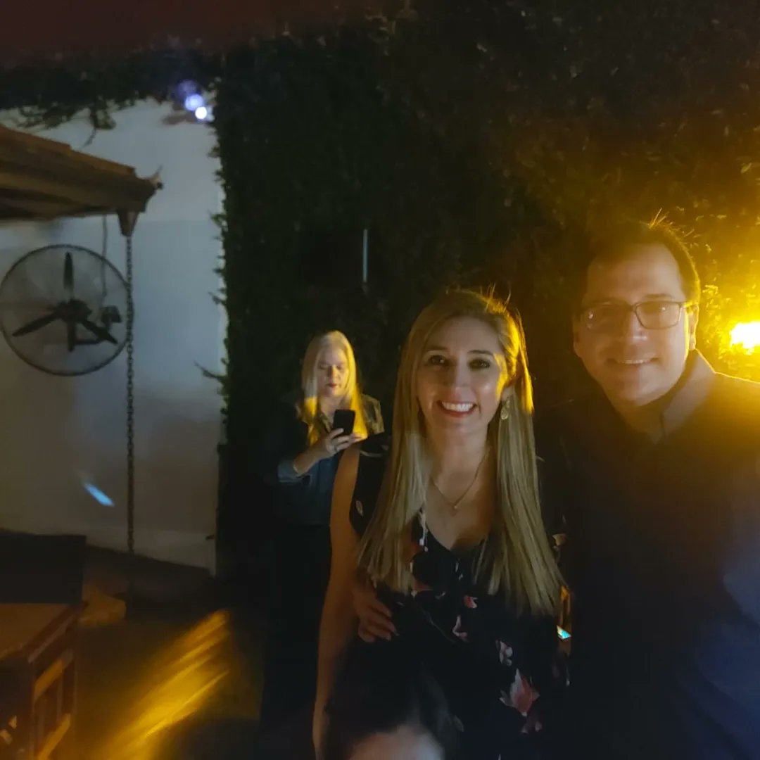 Hermosa noche con mis colegas y amigos celebrando esta nueva etapa de mi vida profesional,llevo un alforja llena cariño y aprecio. Gracias por todas estas amistades y cariñoo que siempre me hicieron sentir.Gracias por estar siempre.